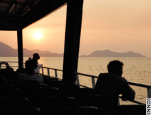 story.kohchang.arriving.cnn.jpg
