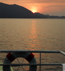 vstory.kohchang.boat.cnn.jpg