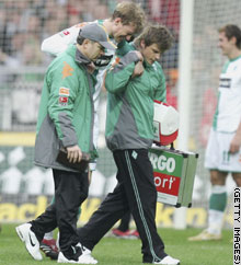 story.mertesacker.gi.jpg